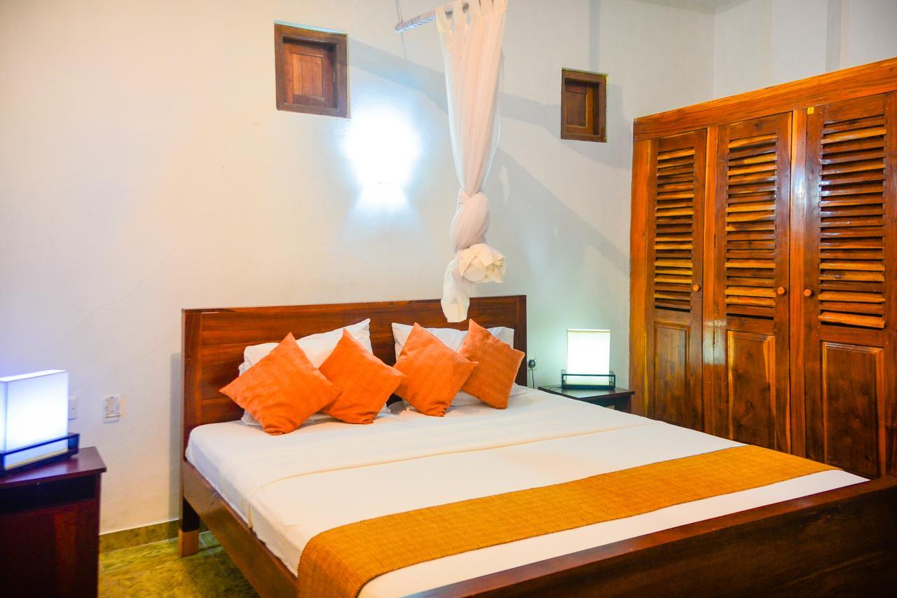 Rainbow Beach Hotel Negombo Exterior photo